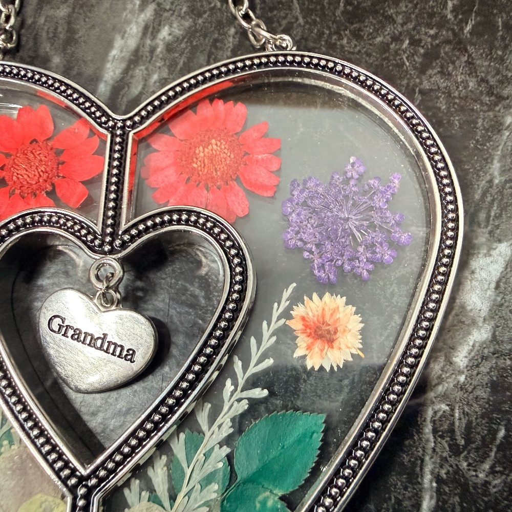 Heart Suncatcher “Grandma” Ornament with Pressed Flowers - Picture 7 of 12